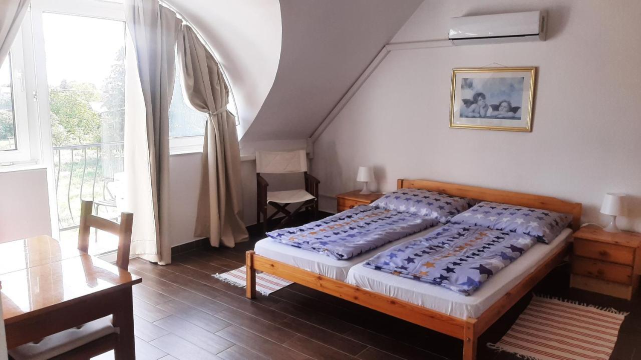 Zoeldhaz Panzio Bed & Breakfast Gyenesdiás Exterior photo